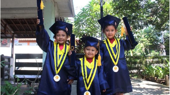 Harga Baju Seragam Toga Wisuda Untuk Anak Tk dan Paud di Jakarta Pusat