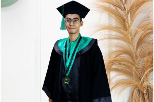 Jual Toga Wisuda Komplit Desain sesuai Kampus