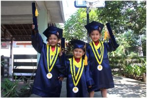 baju wisuda paud