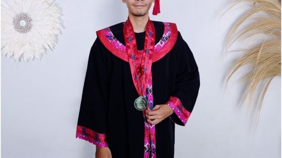 toga wisuda fakultas hukum