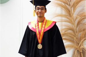 baju toga wisuda kuliah