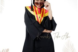 buat toga wisuda