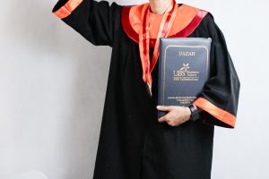 tempat bikin toga kampus