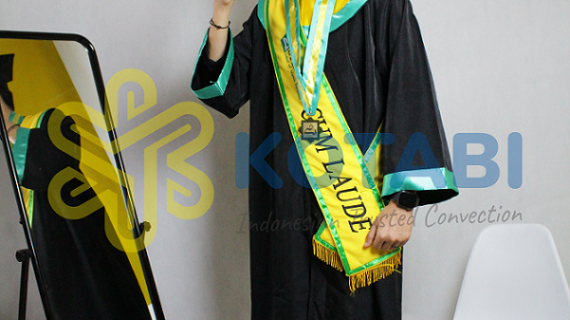 konveksi toga wisuda manado