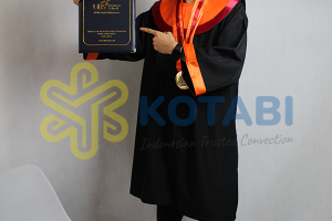 Bikin Toga Wisuda Custom Bandung