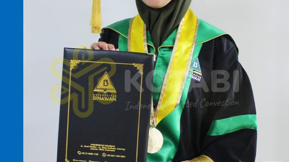 Gerai Toga Wisuda Kampus Manado
